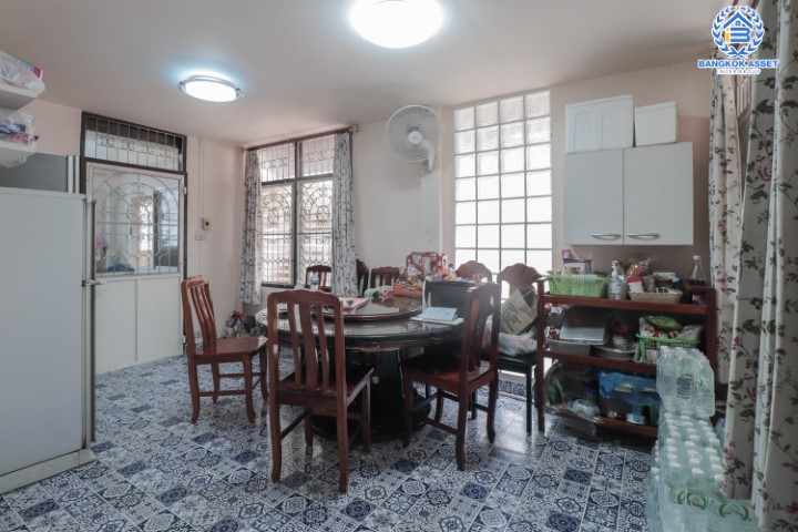 *****บ้านเดี่ยวมือสอง ซ.ประดิษฐ์มนูธรรม7 บนเนื้อที่ 69 ตร.ว. ฟังก์ชัน 4 ห้องนอน 2 ห้องน้ำ จอดรถได้ 2 คัน  บนทำเลเดินทางสะดวก เชื่อมต่อถนนลาดพร้าว และประดิษฐ์มนูธรรม(เลียบทางด่วน) ใกล้รถไฟฟ้าสายสีน้ำเงิน "สถานีลาดพร้าว"